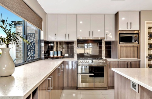 Safety Bay House | Spacious Coastal Getaway - 4BR Home with Pool, Games Room, and More in Safety Bay