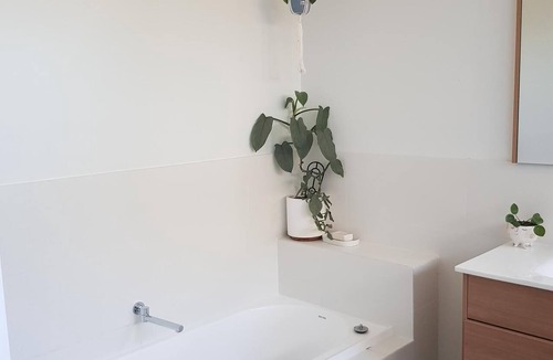 Bellbrae House | Spacious Coastal Oasis, Bush meets Beach Family Home