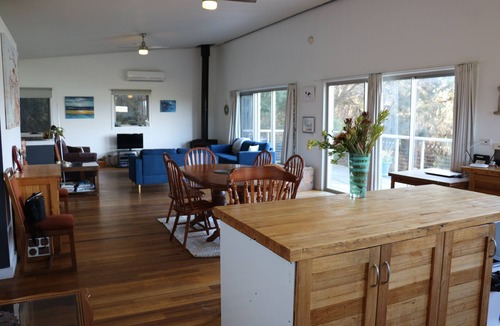 Flinders Council House | Spacious, comfortable home with a view!