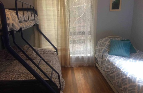 Flinders Council House | Spacious, comfortable home with a view!