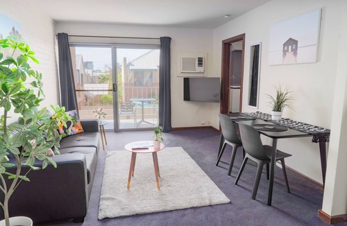 Rivervale Apartment | Spacious & Cosy Self-Contained Apartment
