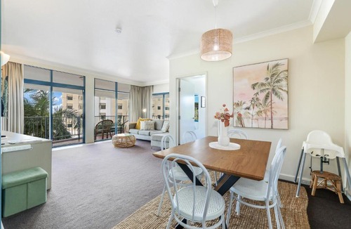 Darwin City Centre Apartment | Spacious Darwin Esplanade Retreat with Pool & Spa