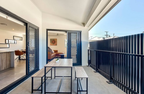 Mount Gravatt East Apartment | Spacious Family 3BR Top-Floor Stay | Views, 2-Car Parking & EV-Friendly