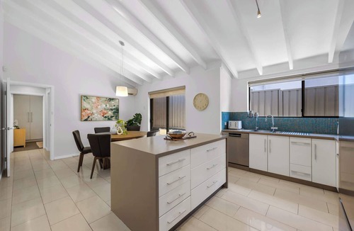 West Leederville House | Spacious Family Getaway in West Leederville