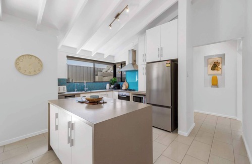 West Leederville House | Spacious Family Getaway in West Leederville