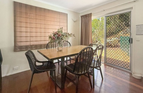 Kenmore House | Spacious Family Retreat with Pool/Pet friendly