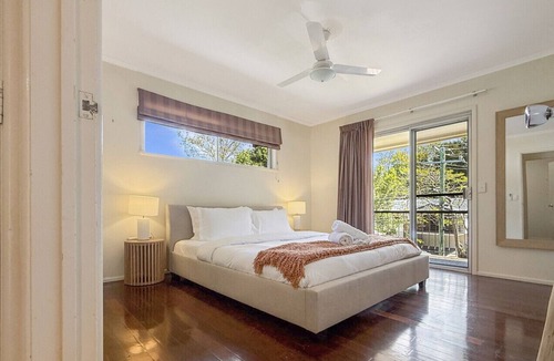 Kenmore House | Spacious Family Retreat with Pool/Pet friendly