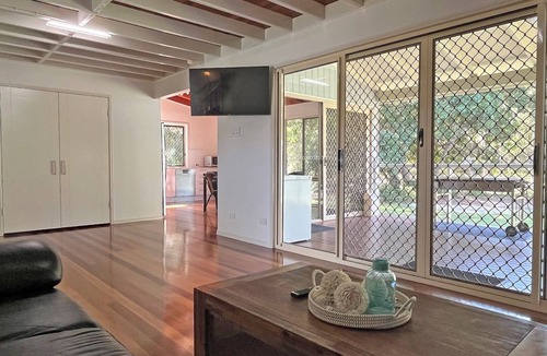 Amity Point House | Spacious Flinders Home With Beautiful Bush Outlook
