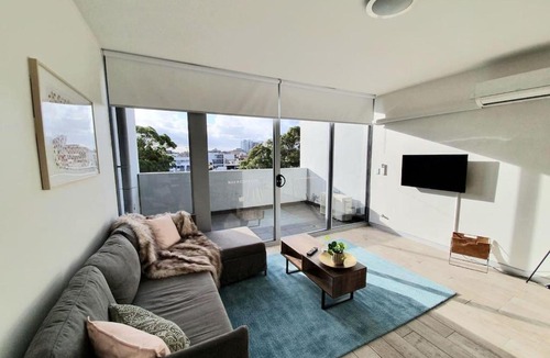 Alexandria Apartment | Spacious & Fresh - City Apartment With Parking