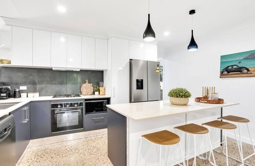 Aeroglen Apartment | Spacious Ground-Floor Escape: Your Private 3-Bedroom Getaway Near Nature & Local Attractions