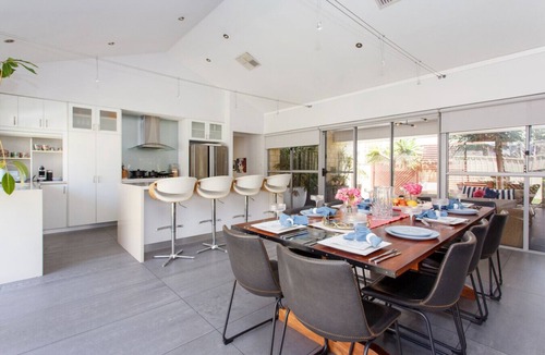 Beaconsfield House | Spacious Hampton House - South Fremantle