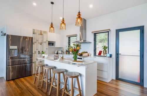 Hunchy House | Spacious Hinterland Property Gatherings near Montville sleeps 28