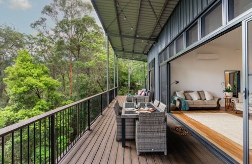 Hunchy House | Spacious Hinterland Property Gatherings near Montville sleeps 28