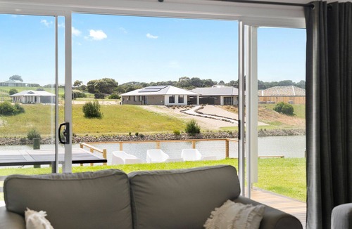 Nangkita House | Spacious holiday home at 94 Blanche Parade Hindmarsh Island