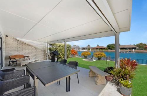 Banksia Beach House | Spacious Holiday Unit on Canal at Banksia Beach