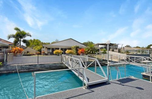 Banksia Beach House | Spacious Holiday Unit on Canal at Banksia Beach