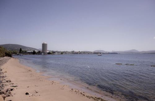 Sandy Bay House | Spacious home near the Derwent in Sandy Bay