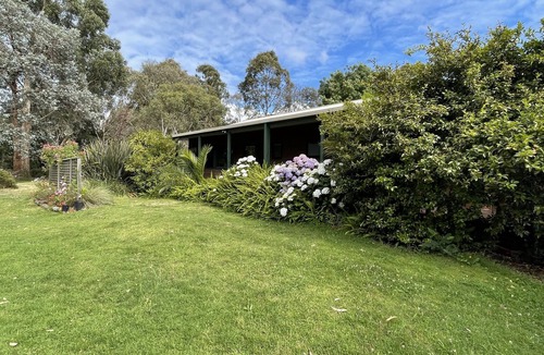 Bittern House | Spacious home set on 1.5 acres in the beautiful Mornington Peninsula.