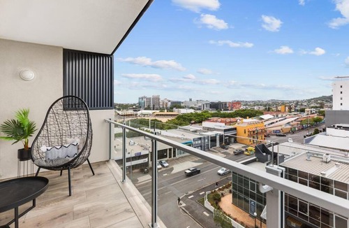 Bowen Hills Apartment | Spacious Inner city Apartment with free parking