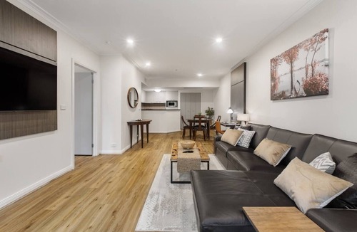 Chinatown Apartment | Spacious Inner city Stay with King Bed and Balcony