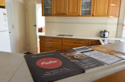 Glen Waverley House | Spacious, Lovely 4 Bed Room Family Home