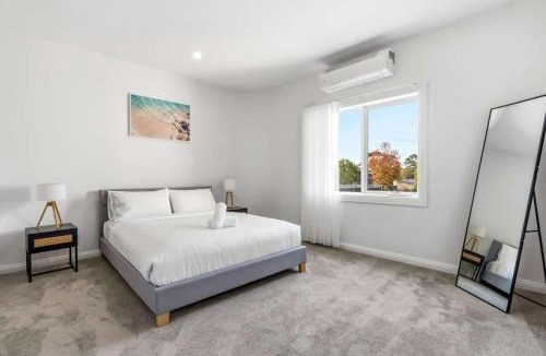 Box Hill North House | Spacious Luxury Retreat with Private Garden Box Hill