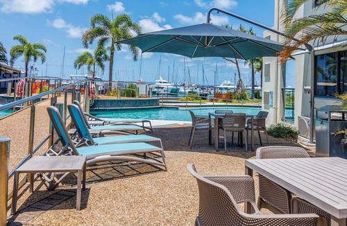Urangan Apartment | Spacious Mantra Hotel Room