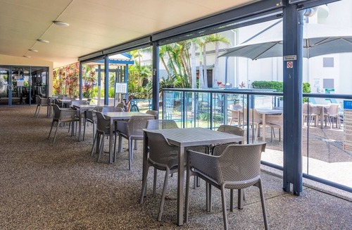 Urangan Apartment | Spacious Mantra Hotel Room