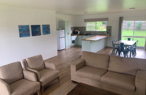 Atherton House | Spacious, Modern and Central
