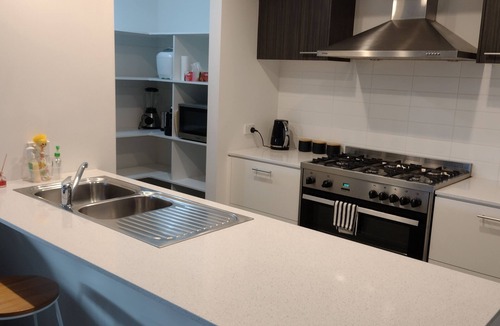 St Leonards House | Spacious modern dog & family friendly home, close to the beach