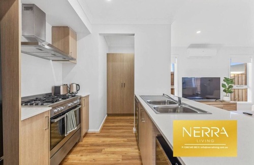 Officer House | Spacious Modern Retreat in Officer | Perfect for Families