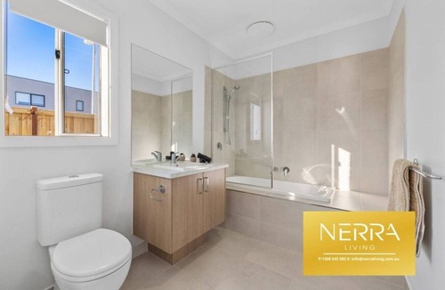 Officer House | Spacious Modern Retreat in Officer | Perfect for Families