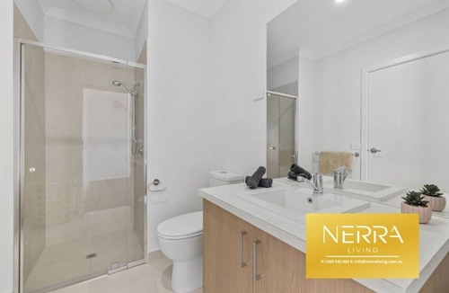 Officer House | Spacious Modern Retreat in Officer | Perfect for Families