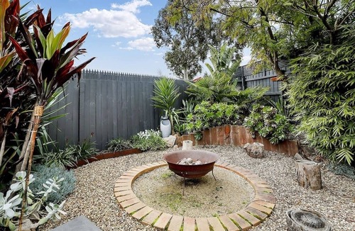 Mount Eliza House | Spacious Mt Eliza home with Private Garden