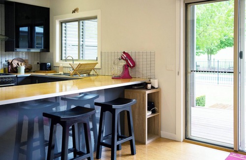 Porepunkah House | Spacious natural retreat with pool. Pet friendly and peaceful.