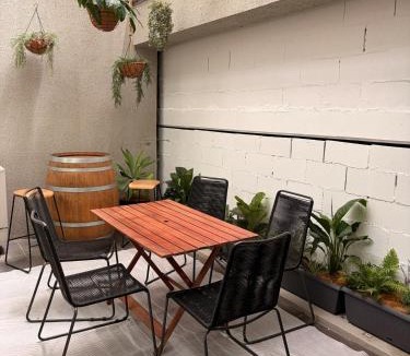 Newcastle West Apartment | Spacious Newcastle West Apartment w Parking, Pool and Gym