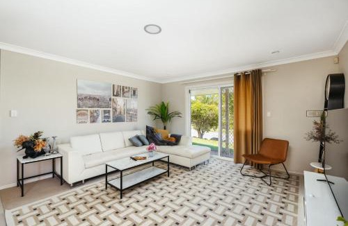 Eight Mile Plains House | Spacious newly redecorated 5BD Family Home