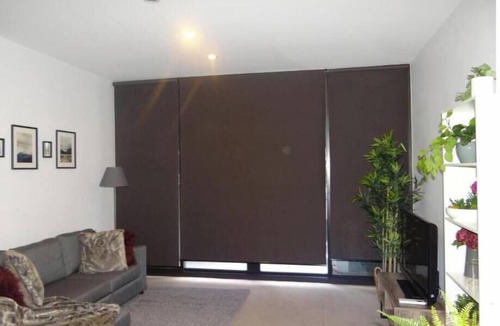 South Yarra Apartment | Spacious One-Bedroom Apartment with Spa & Sauna Access