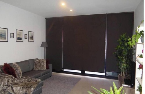 South Yarra Apartment | Spacious One-Bedroom Apartment with Spa & Sauna Access