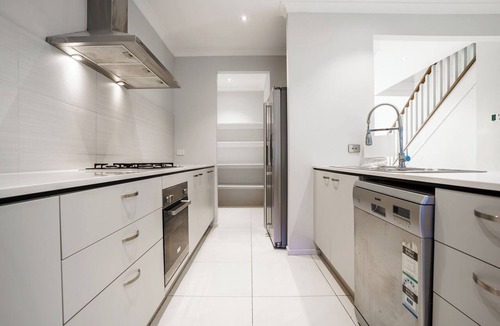 Point Cook House | Spacious Point Cook Retreat w/Free Parking