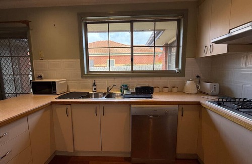 Bentleigh House | Spacious Private Room | 1min to Train | Uni Close