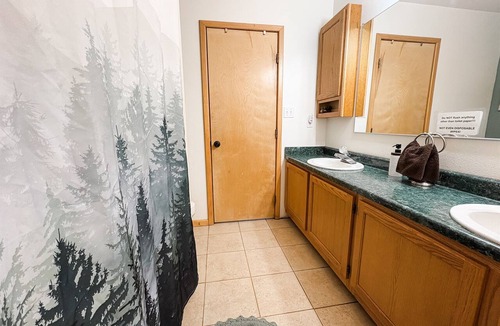 South Fork House | Spacious riverside Lodge- Book now for ski season! Large pavilion and new deck