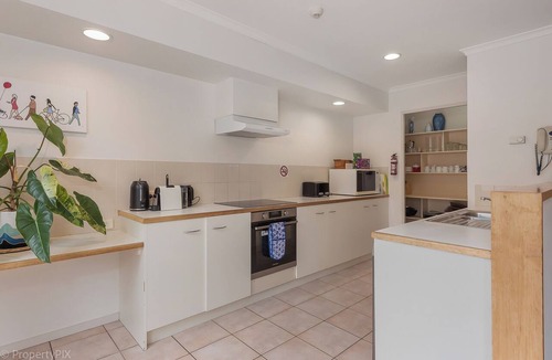 Hobart Central Business District Apartment | Spacious Salamanca apartment