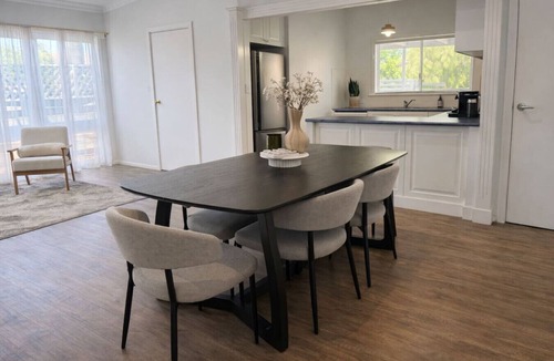 Sale House | Spacious, Stylish Group Stay, Sleeps 12, 5b/3 Bath