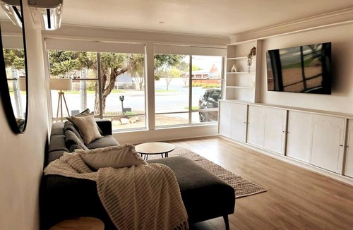 Yarrawonga House | Spacious Unit in Convenient Location