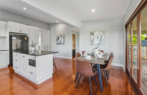 Wellers Hill House | Spacious upper 3BR Family Home in Quiet Tarragindi