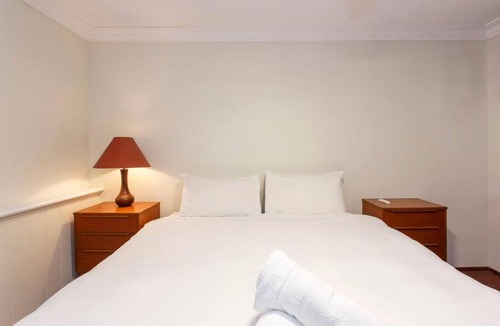 Fremantle House | Spacious walkable home with garden courtyard