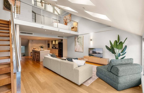 Woolloomooloo Apartment | Spacious Waterfront Loft at Woolloomooloo Wharf
