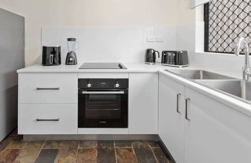 Whitfield House | Spacious Whitfield Townhouse