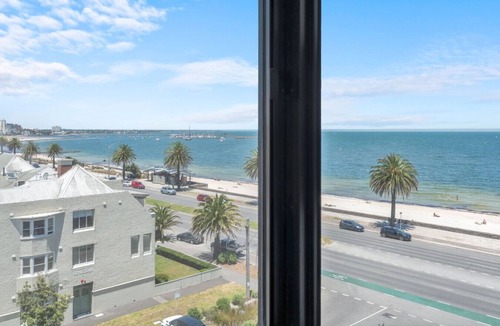 Middle Park Apartment | Spectacular Bay & City Views | Pool & Parking